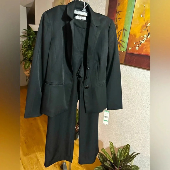 Le Suit pantsuit size 8 - Picture 1 of 10